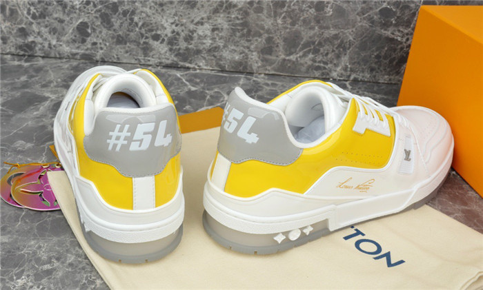 LV SNEAKER LV-000231