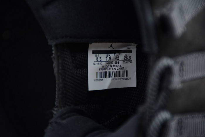 Air Jordan 11 “Cap and Gown” black 378037-005