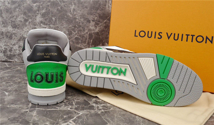 LV SNEAKER LV-000156