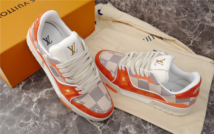 LV SNEAKER LV-000160