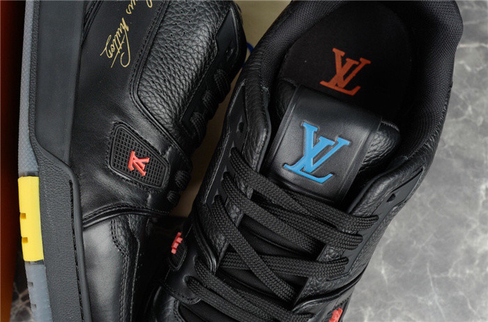 LV SNEAKER LV-000290