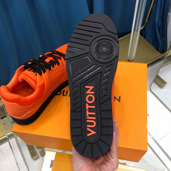 LV SNEAKER LV-000316