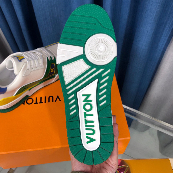 LV SNEAKER LV-000332