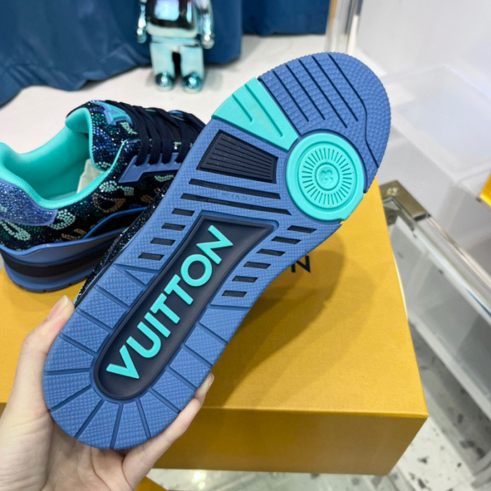 LV SNEAKER LV-000399