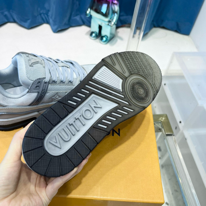 LV SNEAKER LV-000419