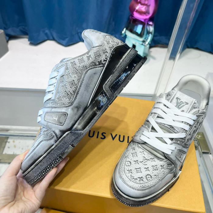 LV SNEAKER LV-000427