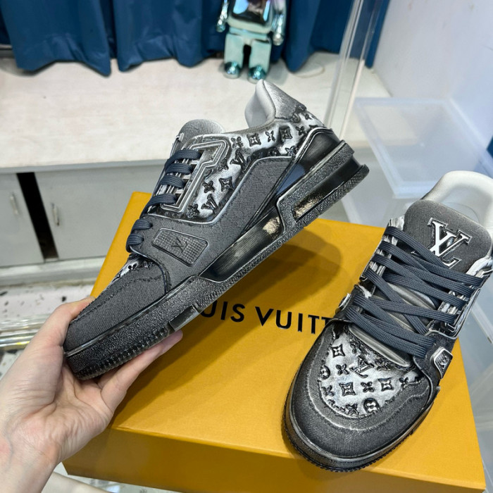 LV SNEAKER LV-000468