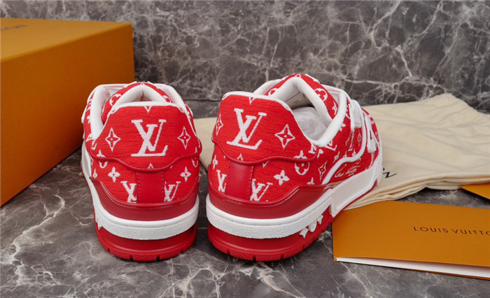 LV SNEAKER LV-000216