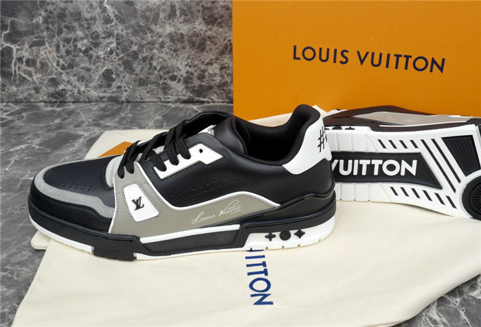 LV SNEAKER LV-000260