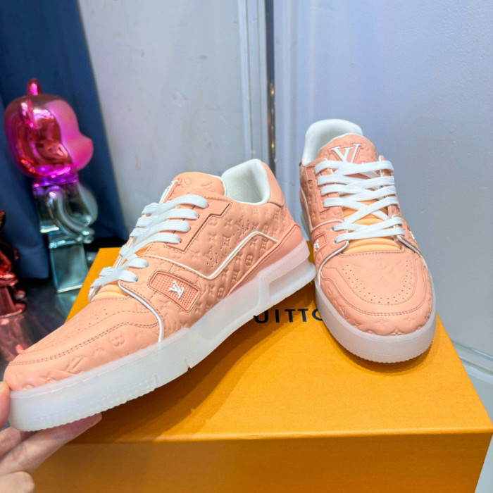 LV SNEAKER LV-000520