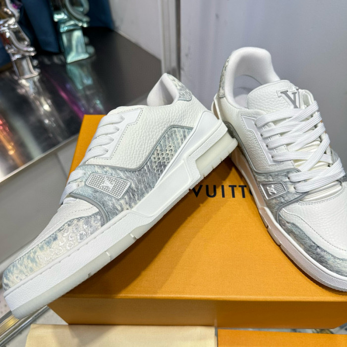 LV SNEAKER LV-000528