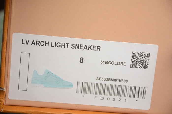 LV TRAINER SNEAKER LV-000557