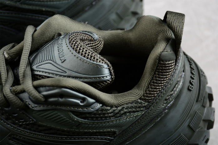 DEFENDER SNEAKER DS026