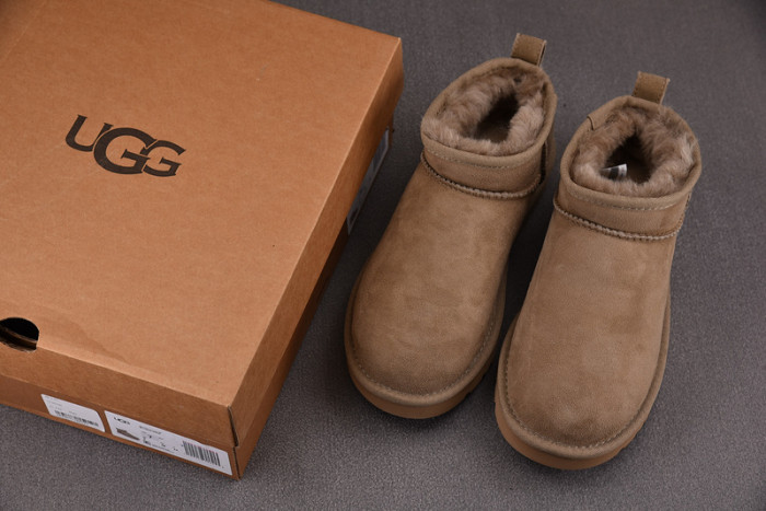 UGG Classic Ultra Mini Boot