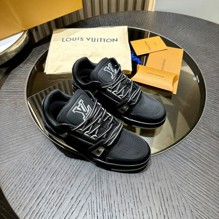 LV TRAINER SNEAKER LV-000578