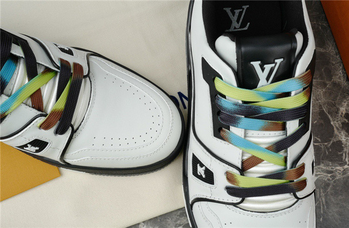 LV SNEAKER LV-000279