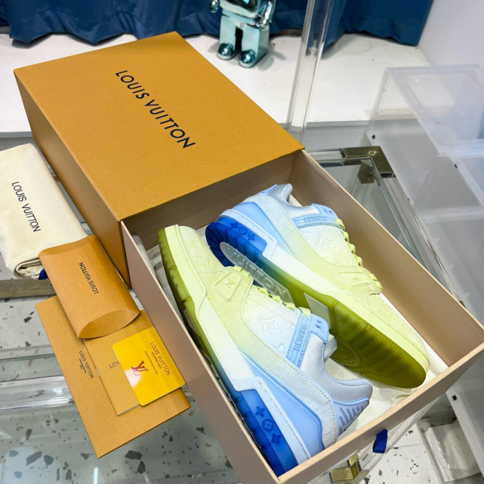 LV SNEAKER LV-000420