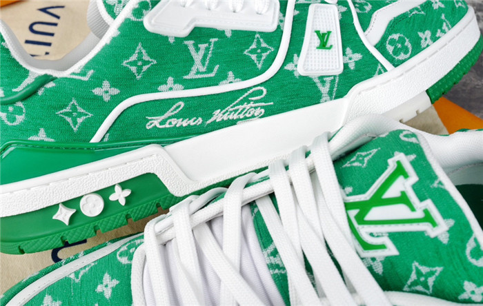 LV SNEAKER LV-000215