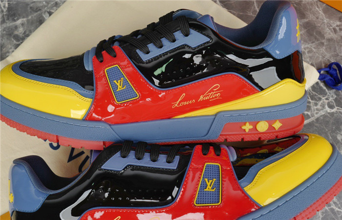 LV SNEAKER LV-000232