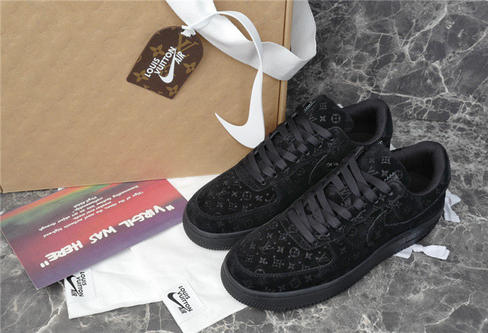 LV SNEAKER LV-000247