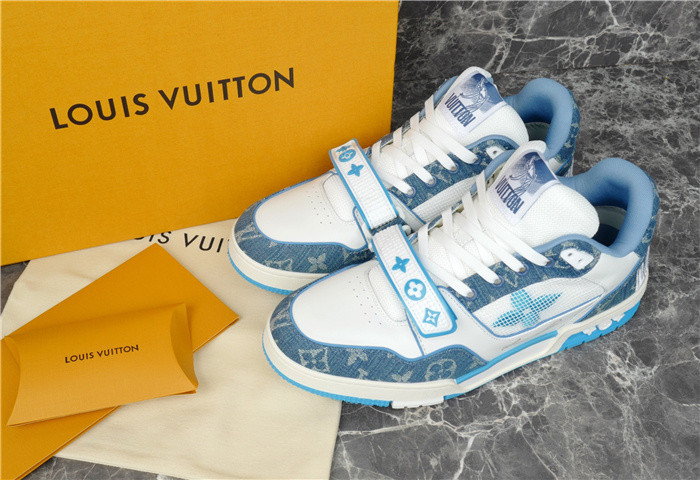 LV SNEAKER LV-000261