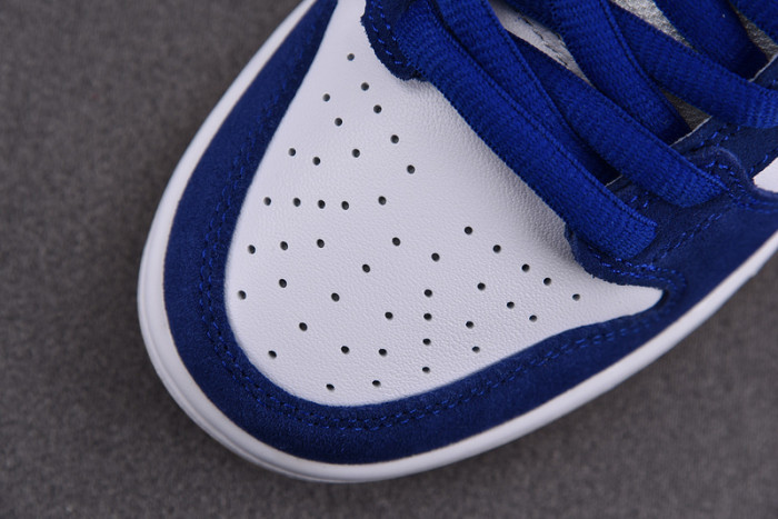 Dunk Low “Los Angeles Dodgers” DO9395-400