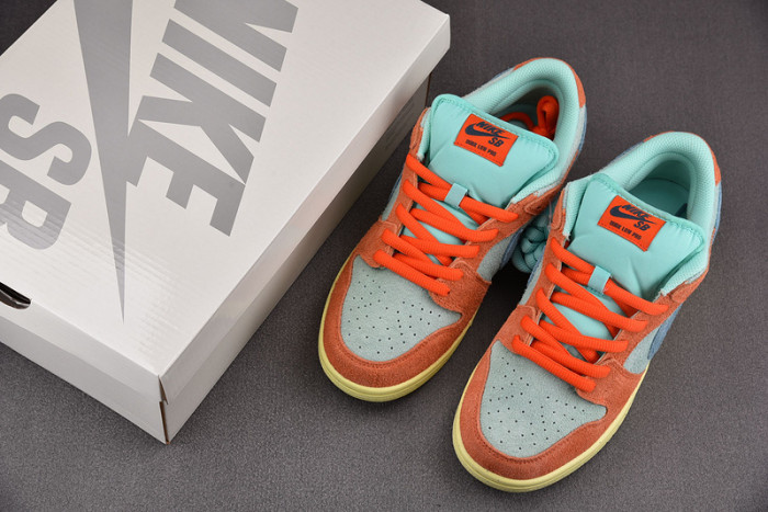 Nike SB Dunk Low Orange Emerald Rise DV5429-800