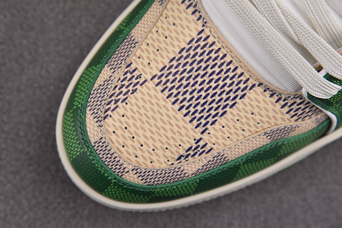 LV SNEAKER LV-000110