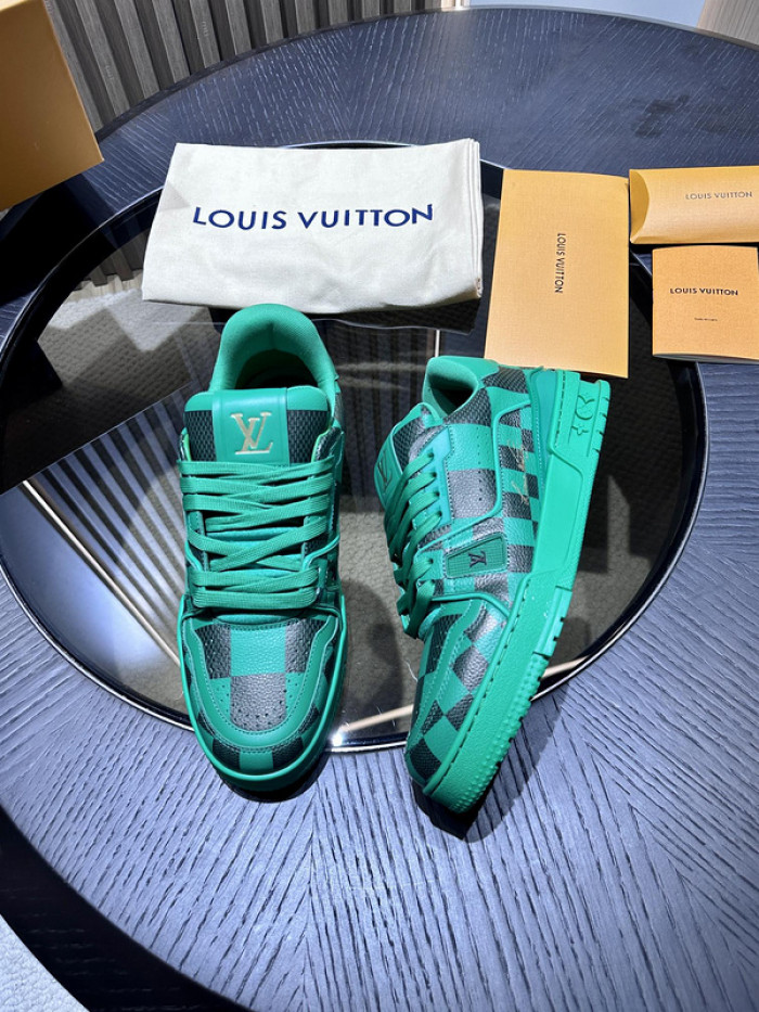 LV SNEAKER LV-000177