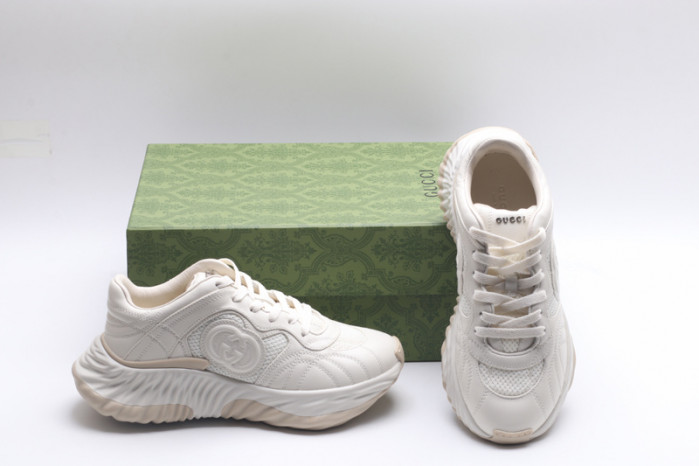 G*u*i* trainer sneaker116