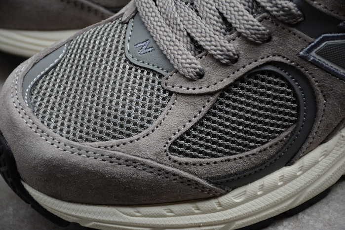 NEW BALANCE SNEAKER 002