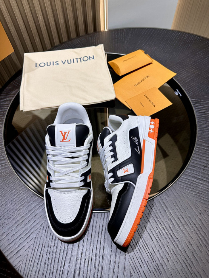 LV TRAINER SNEAKER LV-000561