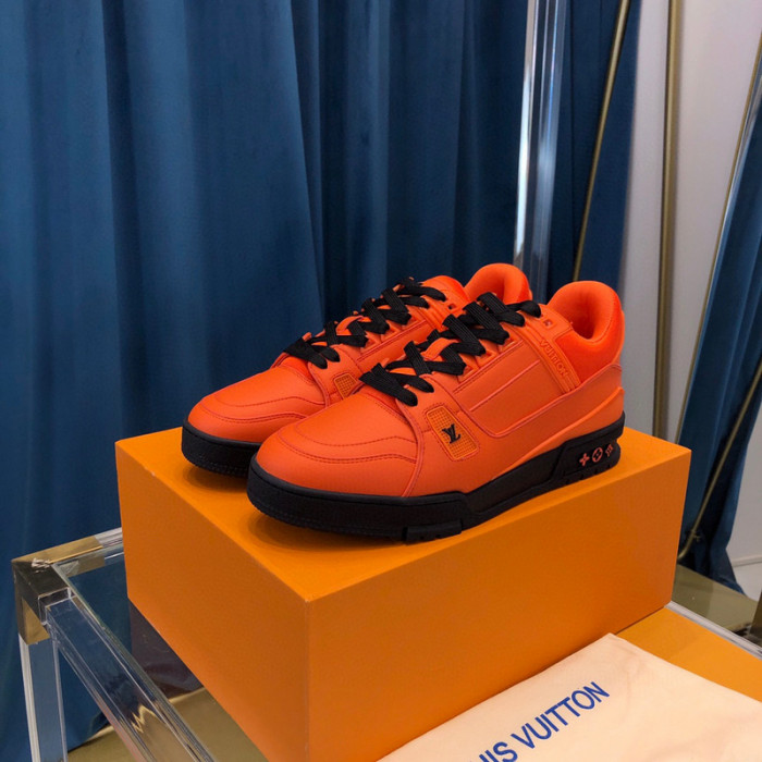 LV SNEAKER LV-000316