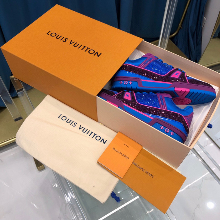 LV SNEAKER LV-000330