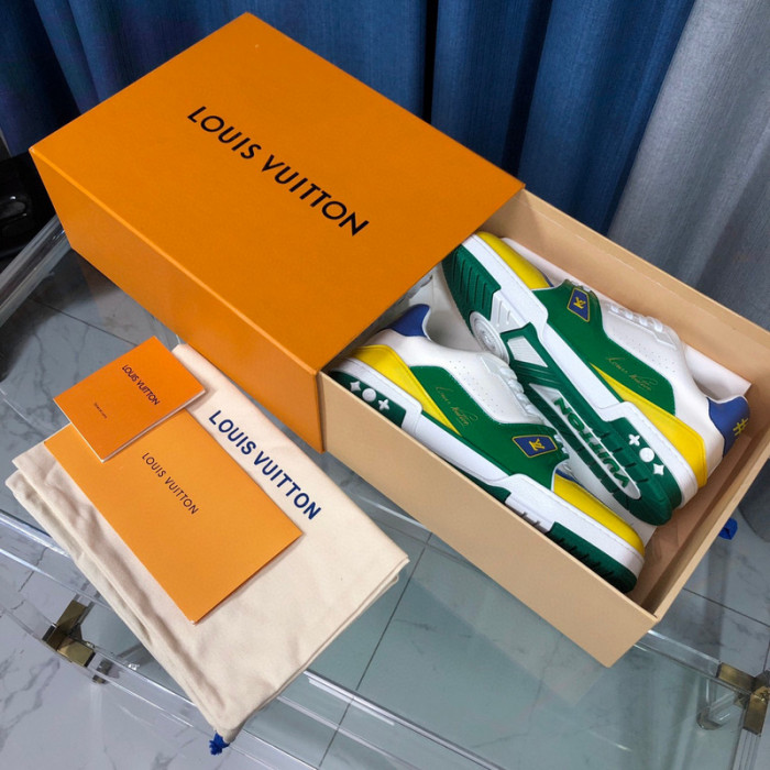 LV SNEAKER LV-000332