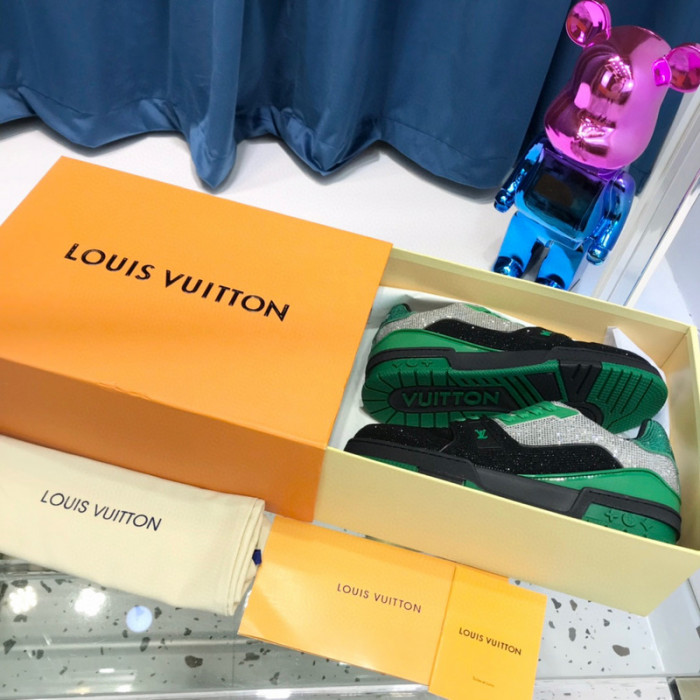LV SNEAKER LV-000366