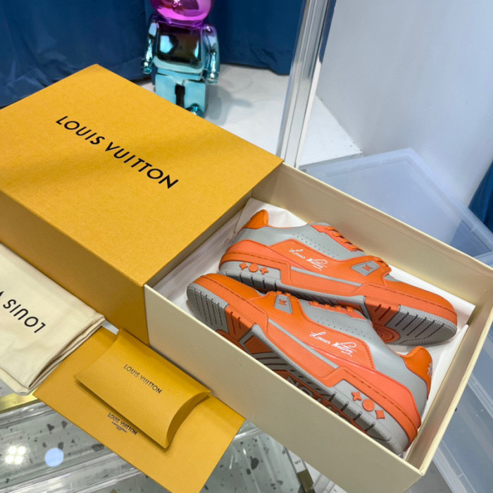 LV SNEAKER LV-000375