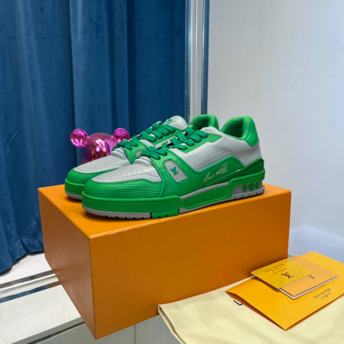 LV SNEAKER LV-000377