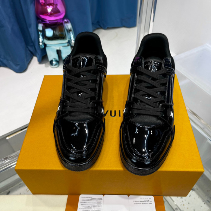 LV SNEAKER LV-000382