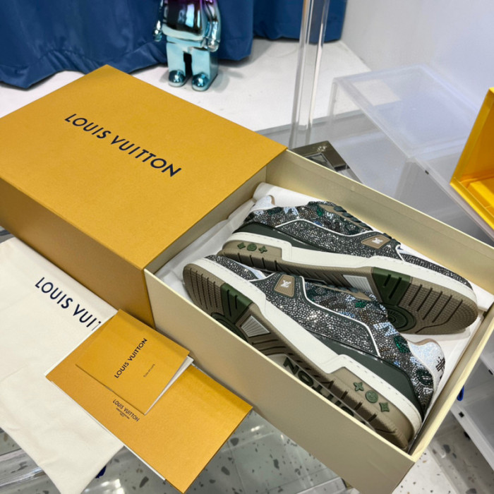 LV SNEAKER LV-000396