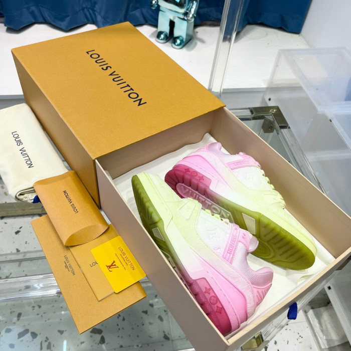 LV SNEAKER LV-000415