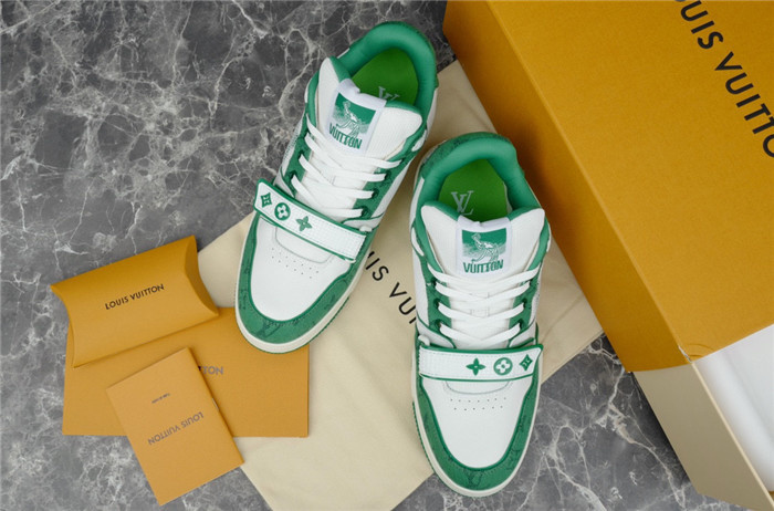 LV SNEAKER LV-000198