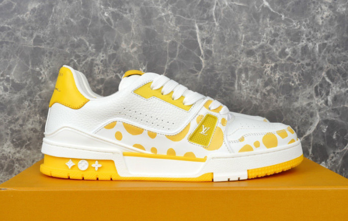 LV SNEAKER LV-000235