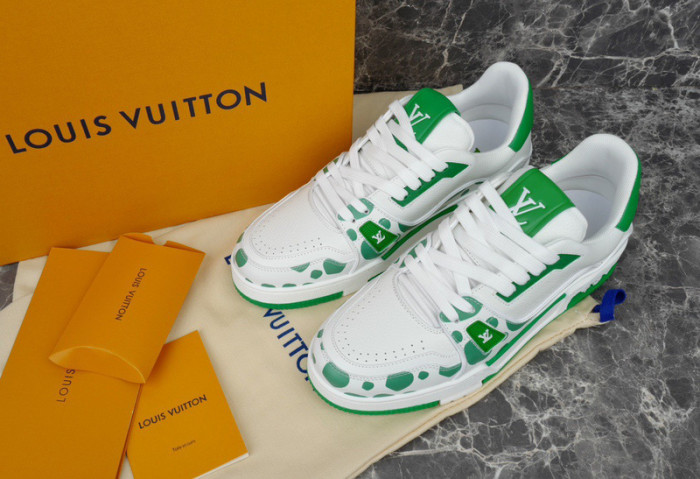 LV SNEAKER LV-000236