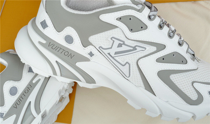 LV SNEAKER LV-000266
