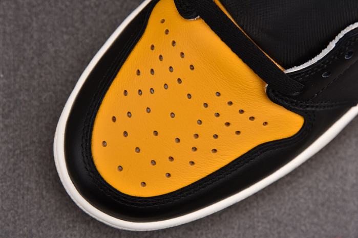 Air Jordan 1 High OG “Yellow Toe” 555088-711