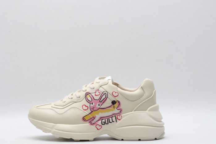 G*u*i* trainer sneaker100