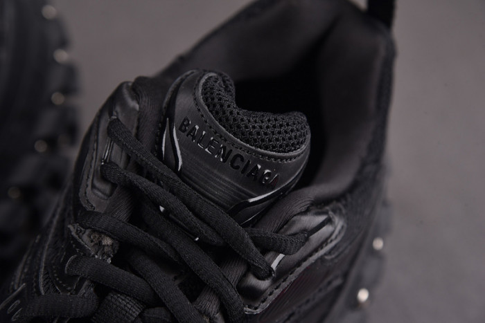 DEFENDER SNEAKER DS002