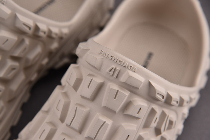 DEFENDER SNEAKER DS006