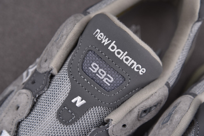 NEW BALANCE SNEAKER NB070
